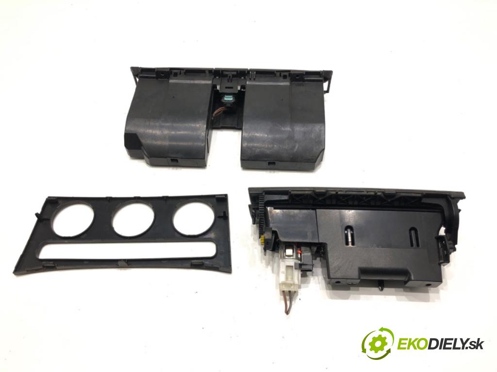 VW PASSAT B6 Kombi 2007 103 kW 2.0 TDI 1968 lišty kryt 3C0858407 3C0864263 (Lišta)