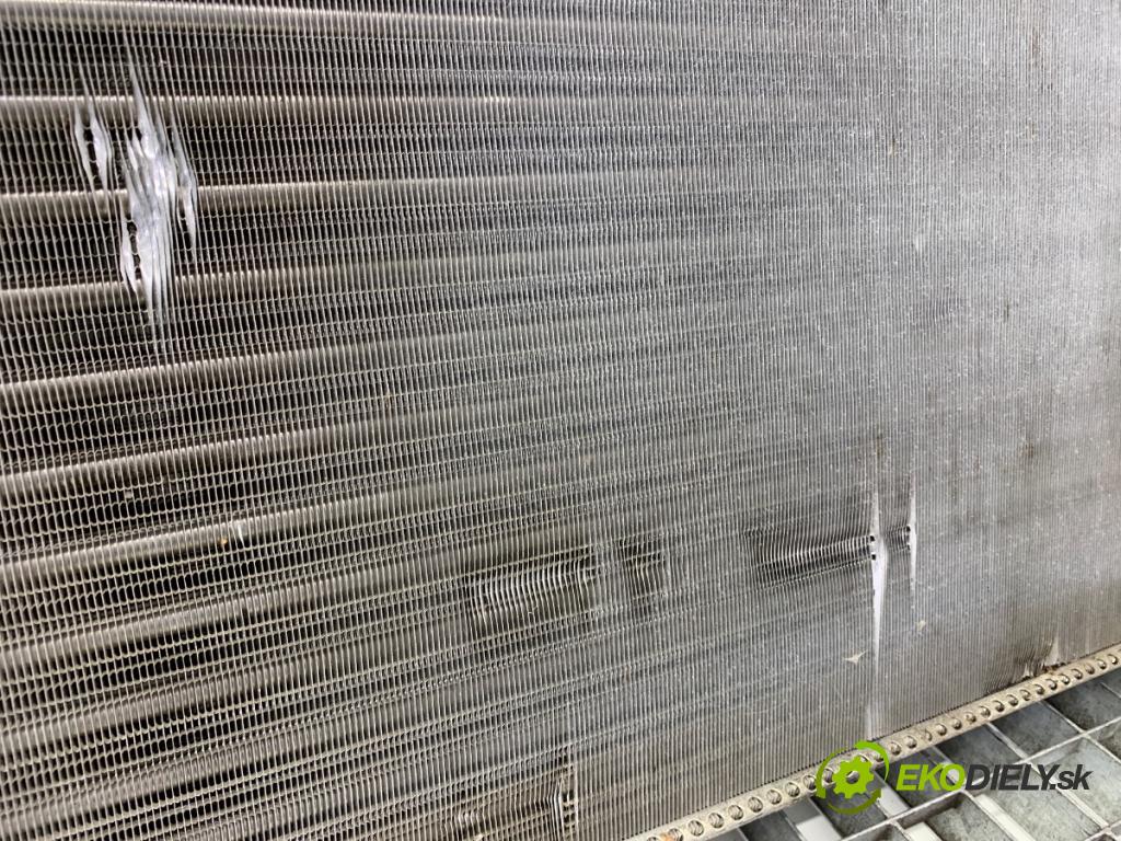 VW TRANSPORTER T4 Autobus 1996 50 kW 1.9 TD 1896 chladič vody  (Vodní chladič)