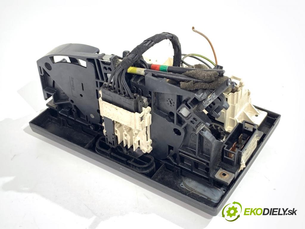 VW TRANSPORTER T4 Autobus 1996 50 kW 1.9 TD 1896 Panel ovládania kúrenia 701819045 (Prepínacie páčky pod volantom)