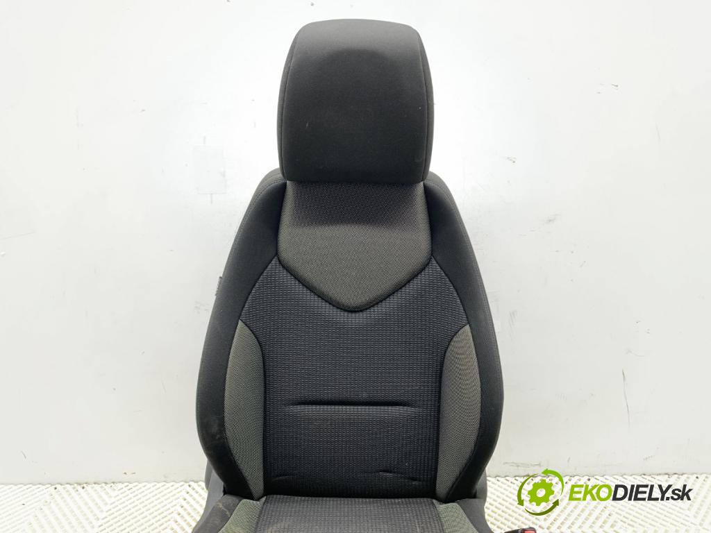PEUGEOT 308 I liftback 2010 80 kW 1.6 HDi 1560 Sedadlo pravy predný