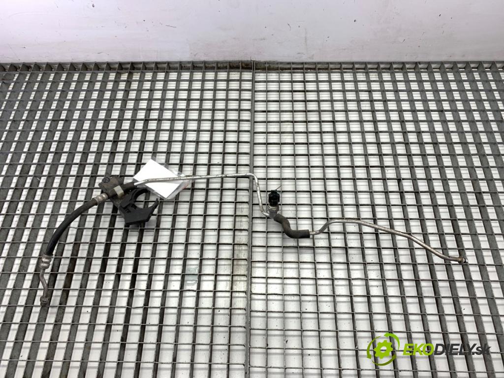 MAZDA 3 BM liftback 2014 88 kW 2.0 1998 rúrka klimatizace  (Trubka klimatizace)