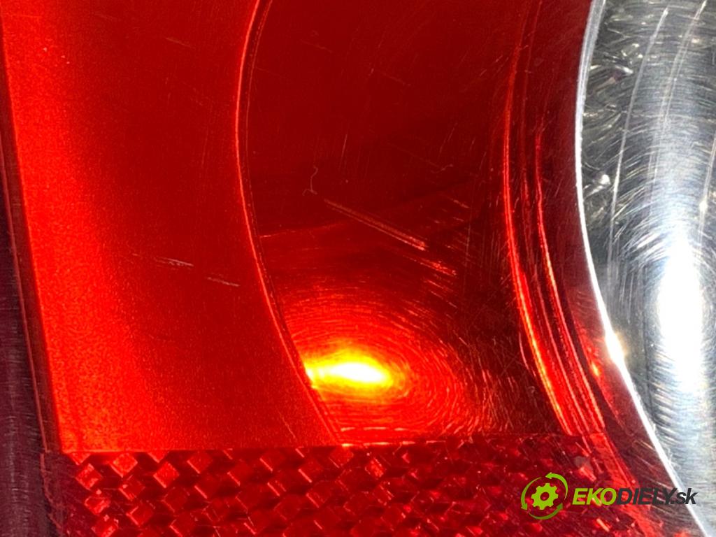 VW PASSAT B6 sedan 2007 77 kW 1.9 TDI 1896 světlo levý zadní část 3C5945095C