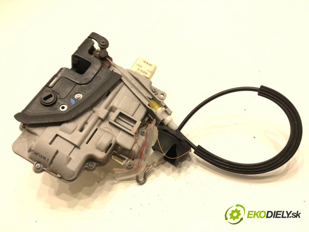 AUDI A4 B8 sedan 2008 118 kW 1.8 TFSI 1798 zámok dveře pravý zadní část 8K0839016