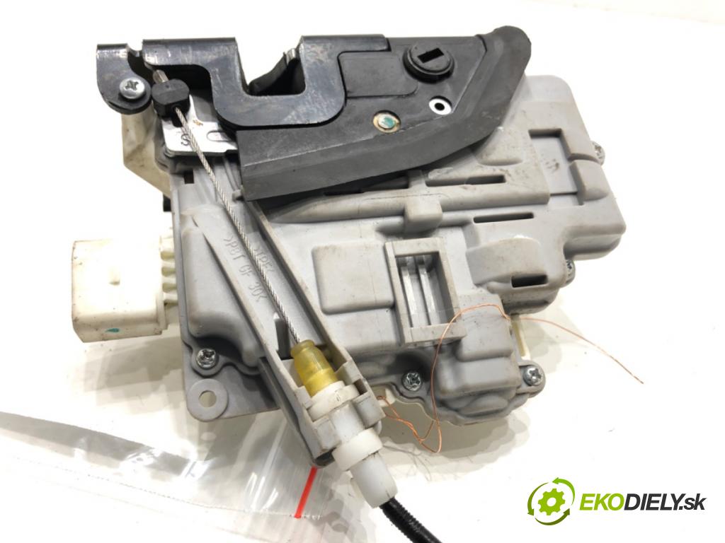 AUDI A4 B8 sedan 2008 118 kW 1.8 TFSI 1798 zámok dveře levý zadní část