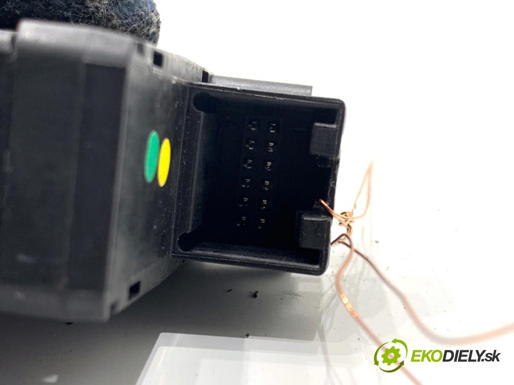 AUDI A4 B8 sedan 2008 118 kW 1.8 TFSI 1798 Spínač brzdy ručnej brzdy 8K1927225 (Prepínacie páčky pod volantom)