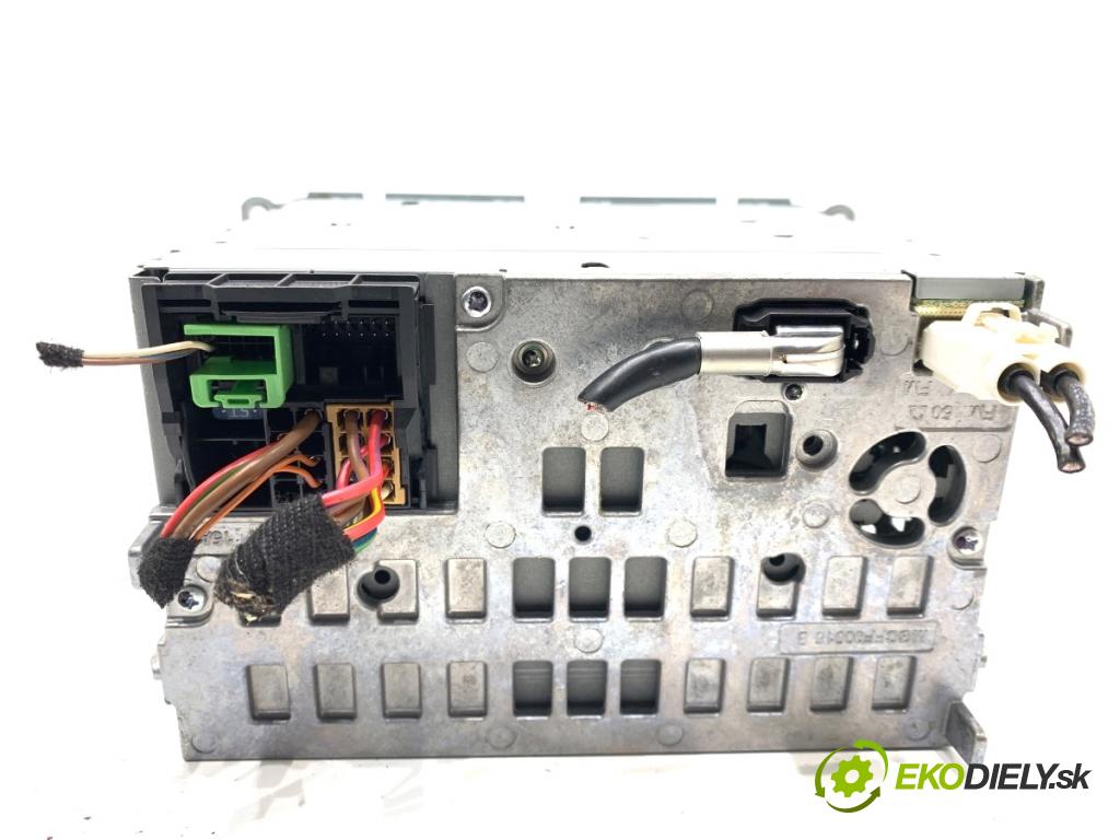 AUDI A4 B8 sedan 2008 118 kW 1.8 TFSI 1798 RADIO 8T1035186B (Audio zariadenie)