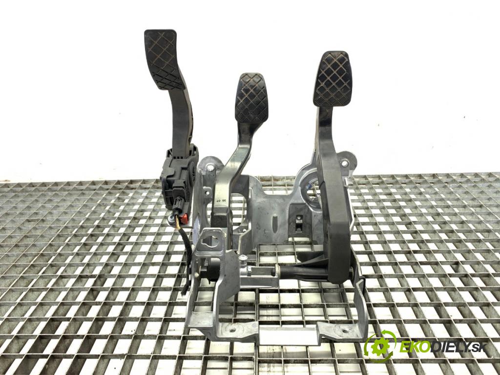 AUDI A4 B8 sedan 2008 118 kW 1.8 TFSI 1798 PEDÁL: manuálne 8K1721117 (Potenciometer plynového pedálu)