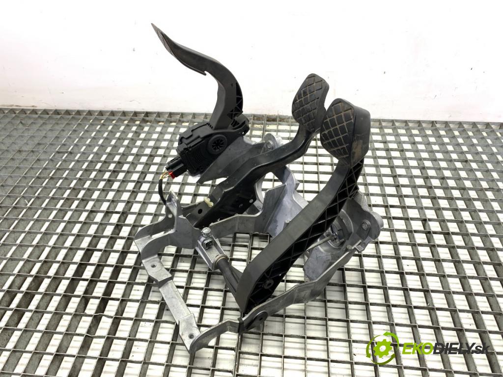 AUDI A4 B8 sedan 2008 118 kW 1.8 TFSI 1798 PEDÁL: manuálne 8K1721117 (Potenciometer plynového pedálu)