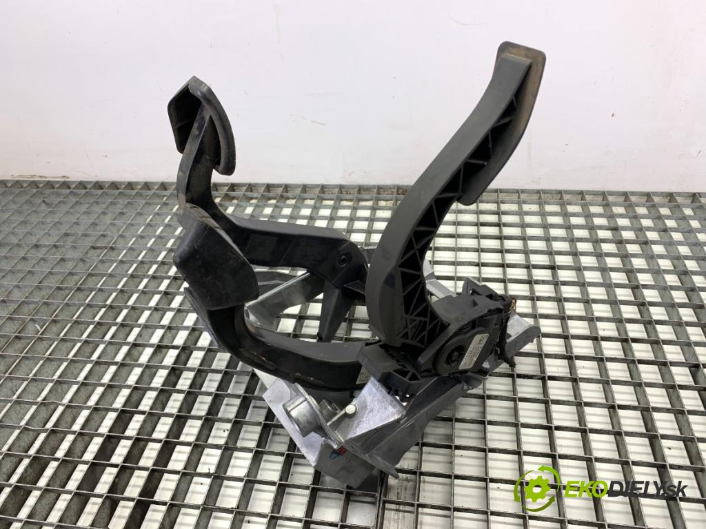 AUDI A4 B8 sedan 2008 118 kW 1.8 TFSI 1798 PEDÁL: manuálne 8K1721117 (Potenciometer plynového pedálu)