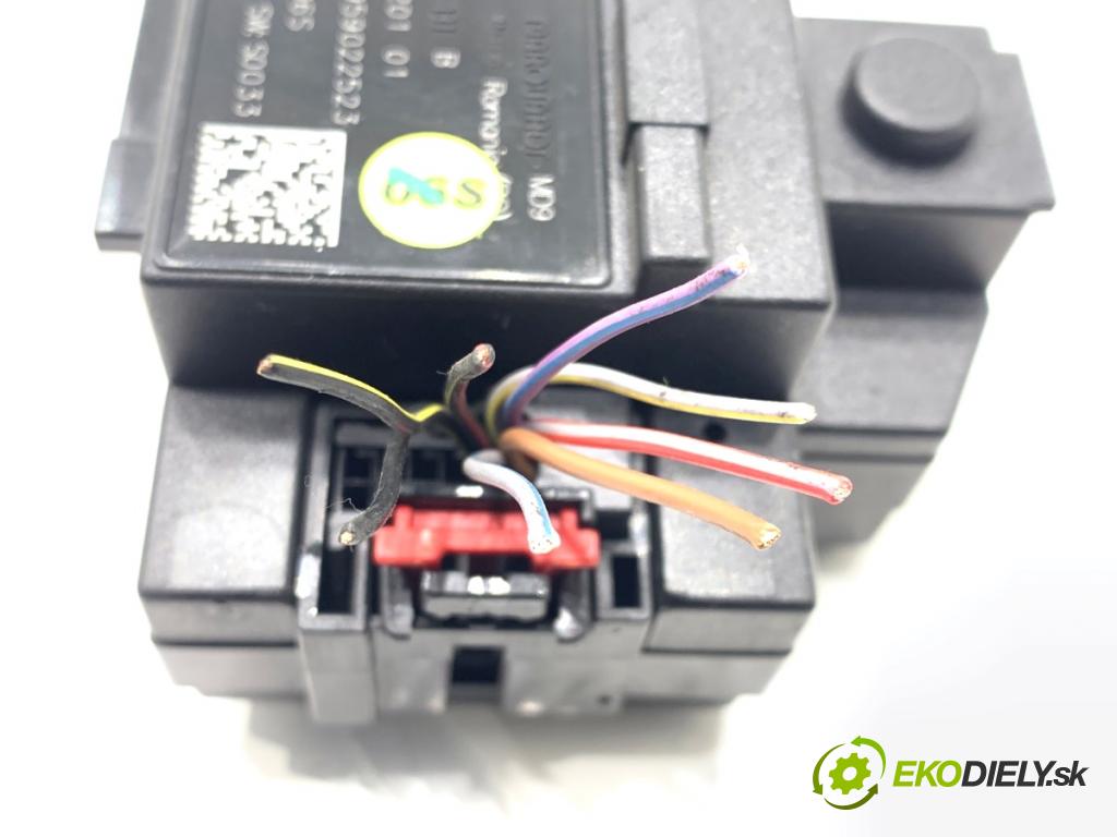 AUDI A4 B8 sedan 2008 118 kW 1.8 TFSI 1798 spinačka 8K0909131B (Spínacia skrinka)