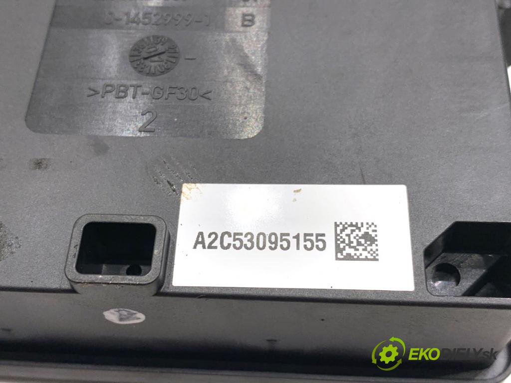 AUDI A4 B8 sedan 2008 118 kW 1.8 TFSI 1798 modul brzdy ruční brzdy 8K0907801C