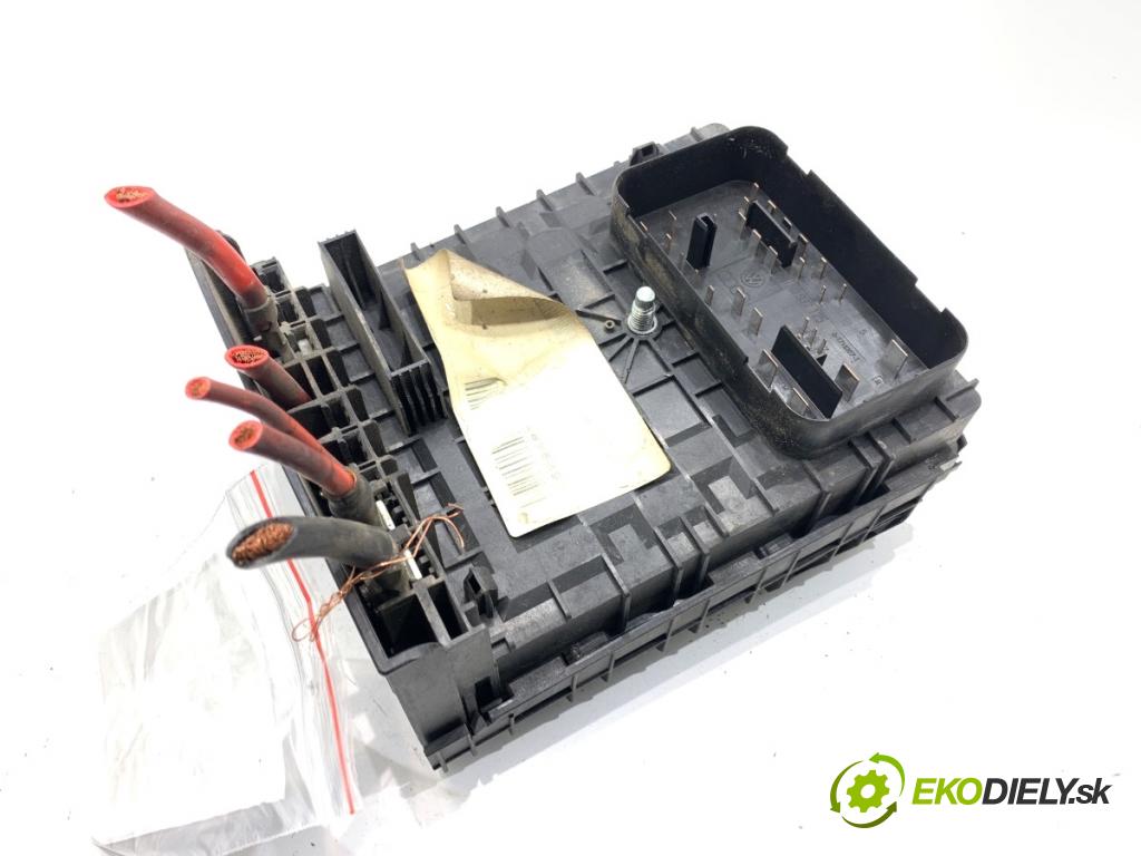 VW TOURAN nadwozie wielkoprzestrzenne (MPV) 2005 103 kW 2.0 TDI 1968 Skrinka poistková 1K0937132F (Poistková skrinka)