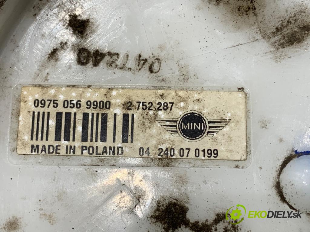 MINI R56 liftback 2007 88 kW Cooper 1598 pumpa paliva 2752287