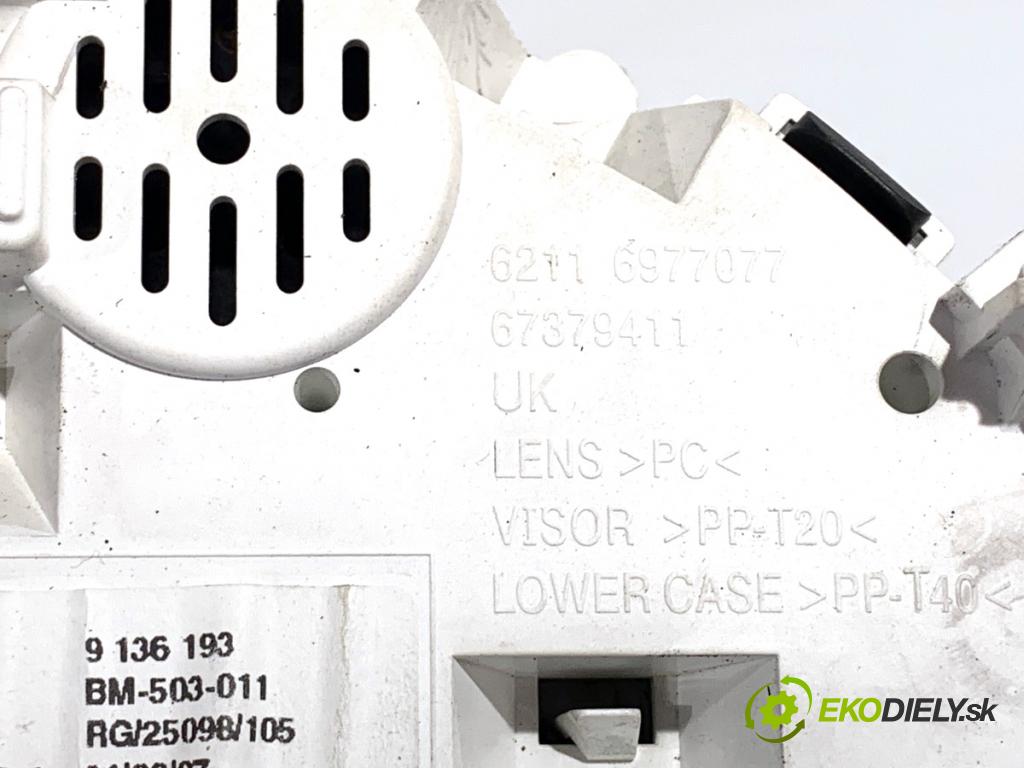 MINI R56 liftback 2007 88 kW Cooper 1598 Prístrojovka  (Prístrojová doska)