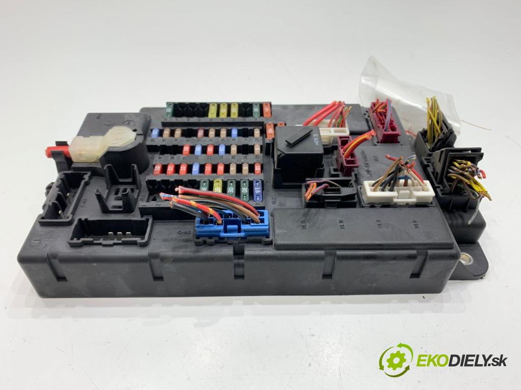 MINI R56 liftback 2007 88 kW Cooper 1598 Skrinka poistková 3451922 (Poistková skrinka)