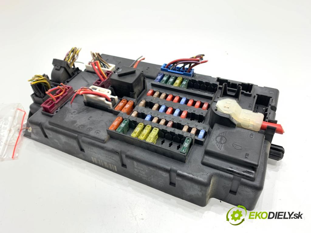 MINI R56 liftback 2007 88 kW Cooper 1598 Skrinka poistková 3451922 (Poistková skrinka)