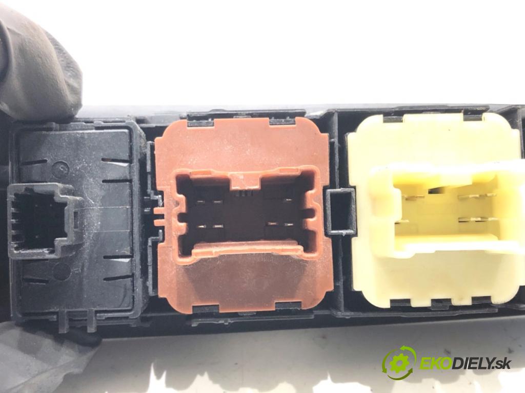 RENAULT CAPTUR I liftback 2018 81 kW 1.5 dCi 110 1461 Prepínač okien  (Prepínacie páčky pod volantom)