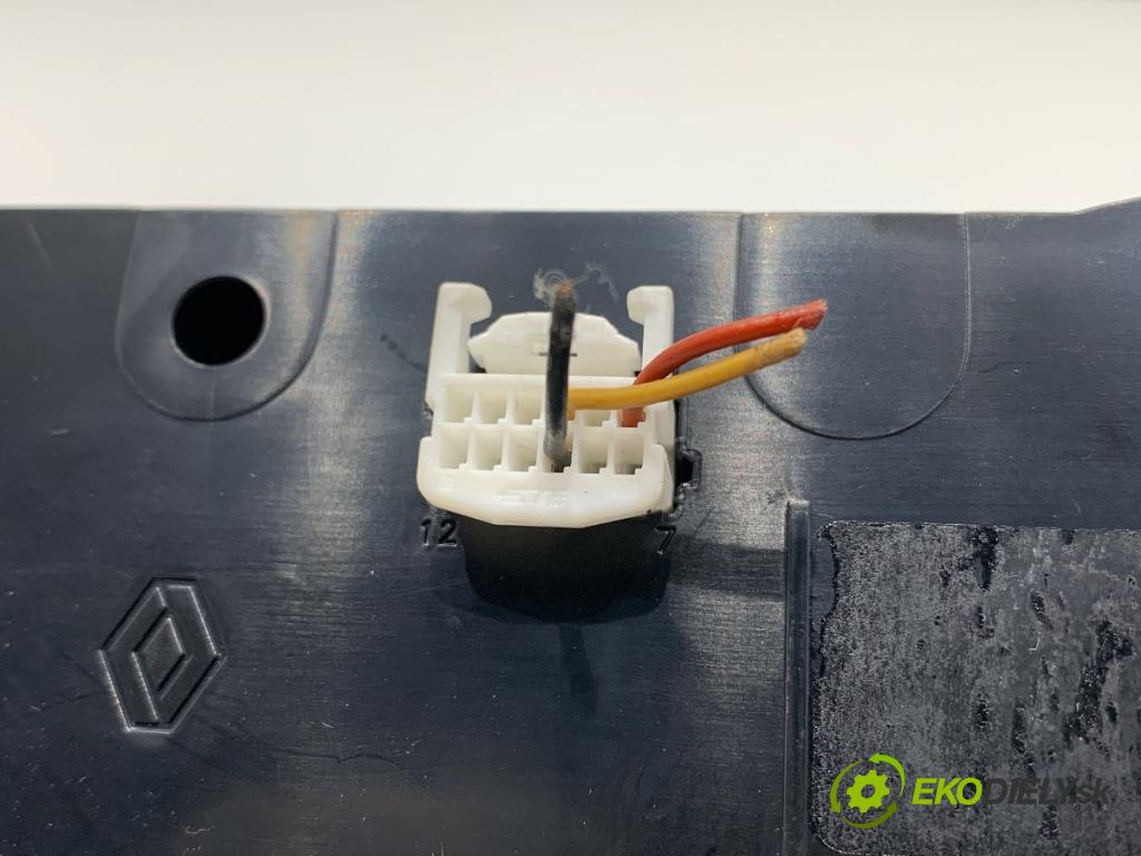 RENAULT CAPTUR I liftback 2018 81 kW 1.5 dCi 110 1461 Panel ovládania kúrenia  (Prepínacie páčky pod volantom)