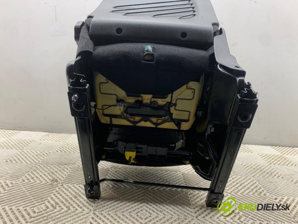 RENAULT CAPTUR I liftback 2018 81 kW 1.5 dCi 110 1461 Sedadlo pravy predný