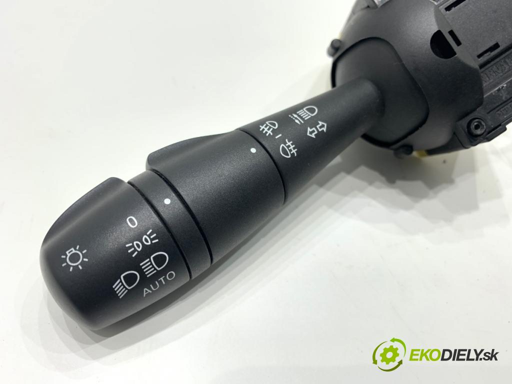 RENAULT CAPTUR I liftback 2018 81 kW 1.5 dCi 110 1461 Prepínač smeroviek 255676085R (Prepínacie páčky pod volantom)