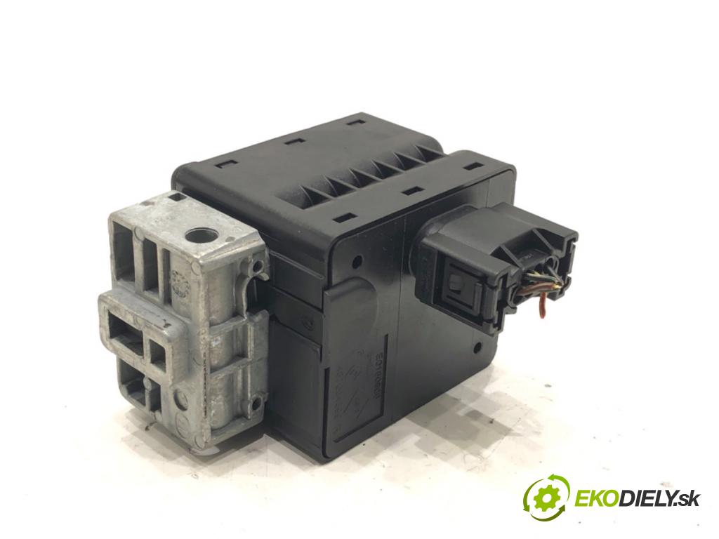 RENAULT CAPTUR I liftback 2018 81 kW 1.5 dCi 110 1461 blokáda volantu 487004399R (Riadenie ostatné)