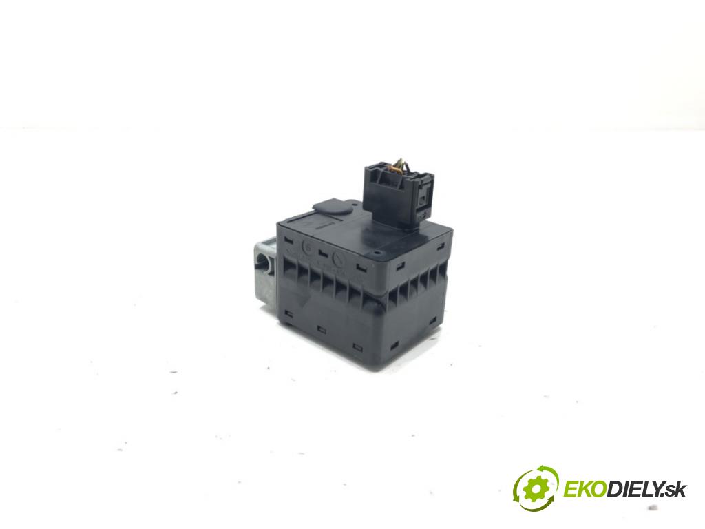 RENAULT CAPTUR I liftback 2018 81 kW 1.5 dCi 110 1461 blokáda volantu 487004399R (Riadenie ostatné)