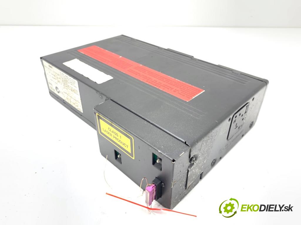 BMW E39 sedan 2001 125 kW 520 i 2171 měnič CD 6908948 (CD měnič)