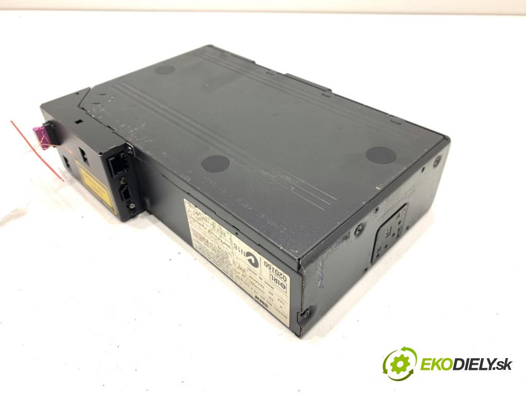 BMW E39 sedan 2001 125 kW 520 i 2171 měnič CD 6908948 (CD měnič)