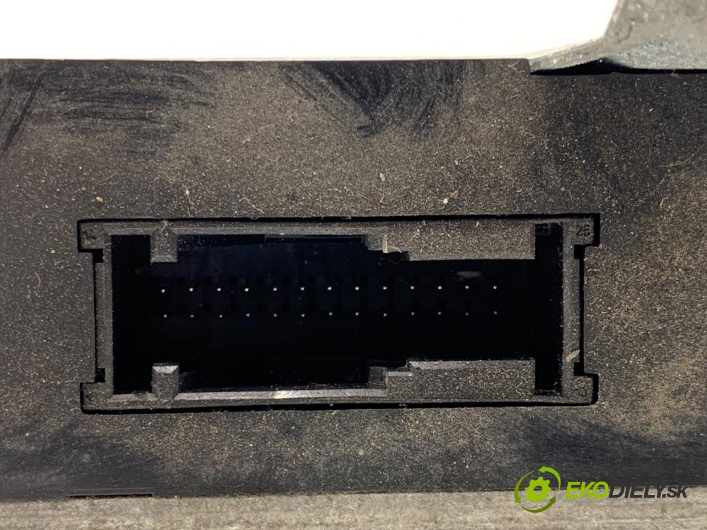 BMW E39 sedan 2001 125 kW 520 i 2171 zesilovač 8362174 (Zesilovač)