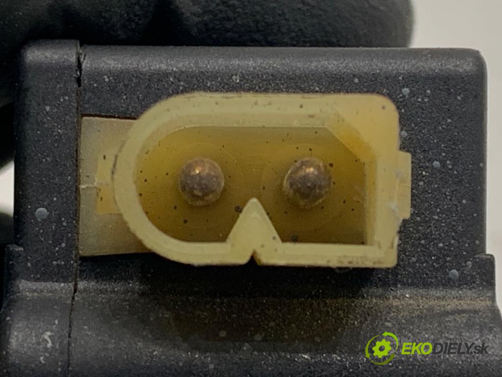 BMW E39 sedan 2001 125 kW 520 i 2171 Teleskop zámku dverí 8384069 (Motorček ostatné)