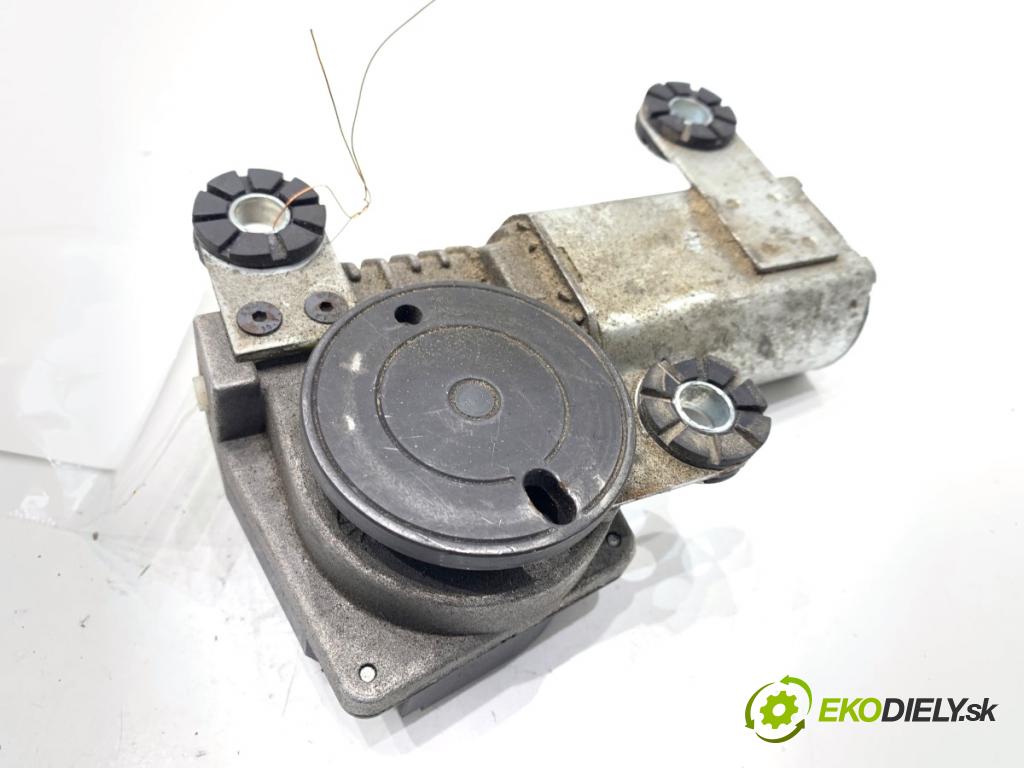 BMW E39 sedan 2001 125 kW 520 i 2171 Motor stieračov zad 8361640