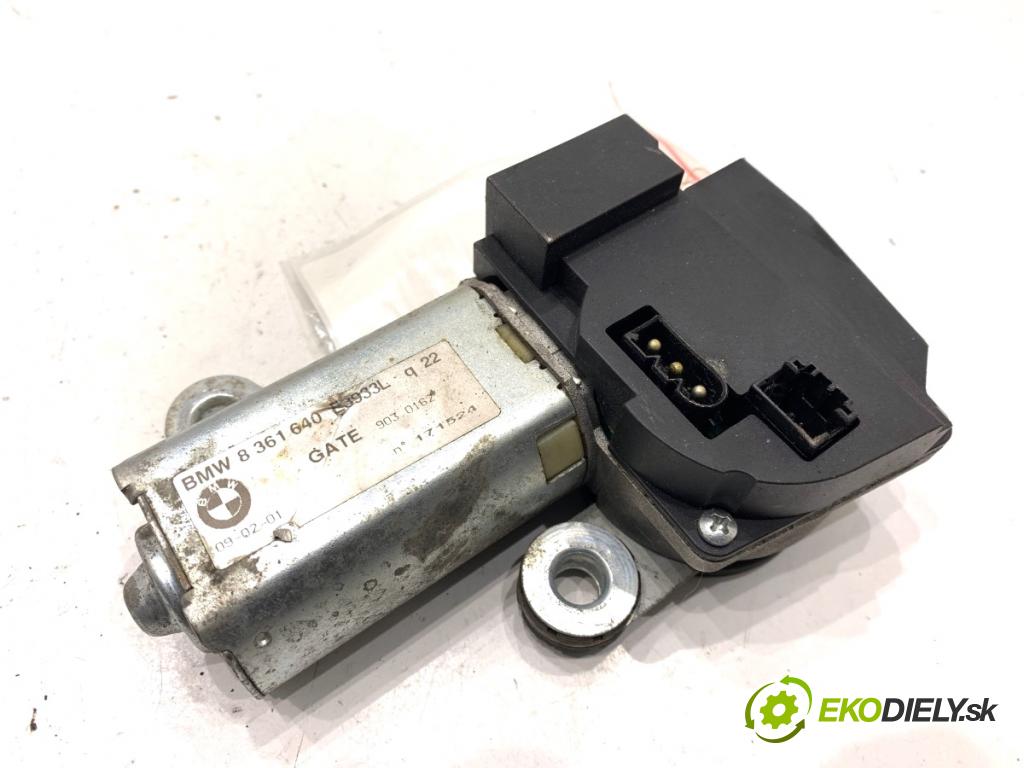 BMW E39 sedan 2001 125 kW 520 i 2171 Motor stieračov zad 8361640