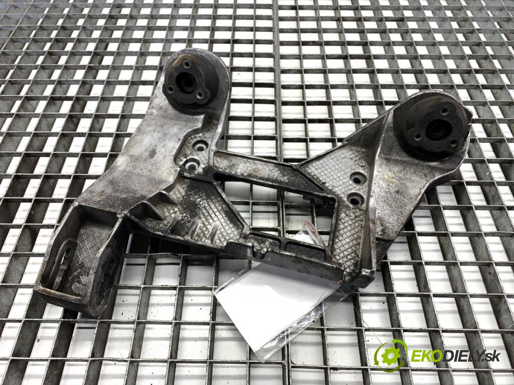 LIGIER XTOO liftback 2006 4 kW 0.5 505 Držiak Motor pravá  (Držiak motora)