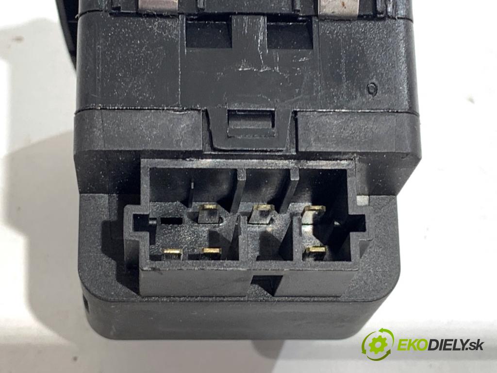 LIGIER XTOO liftback 2006 4 kW 0.5 505 Prepínač okien  (Prepínacie páčky pod volantom)