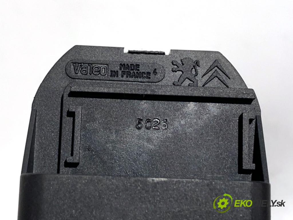 LIGIER XTOO liftback 2006 4 kW 0.5 505 Prepínač okien  (Prepínacie páčky pod volantom)