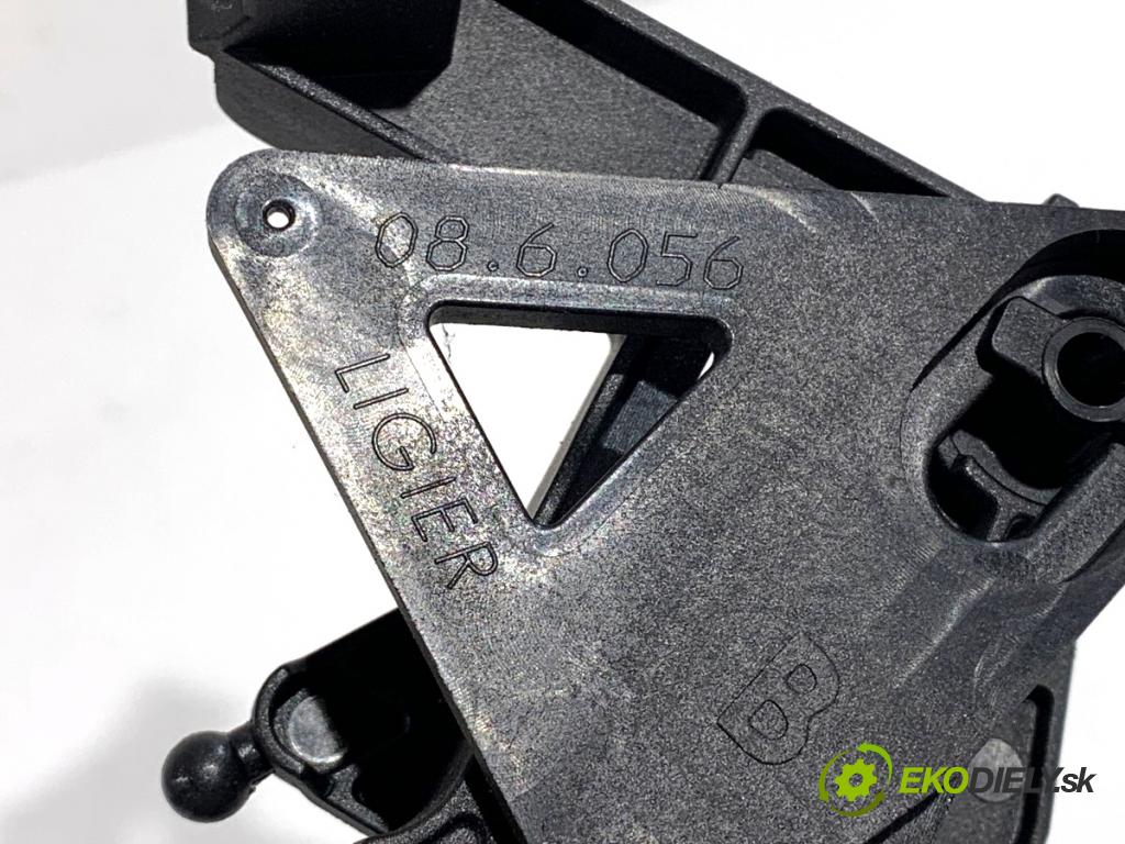 LIGIER XTOO liftback 2006 4 kW 0.5 505 Panel ovládania kúrenia 086056 (Prepínacie páčky pod volantom)