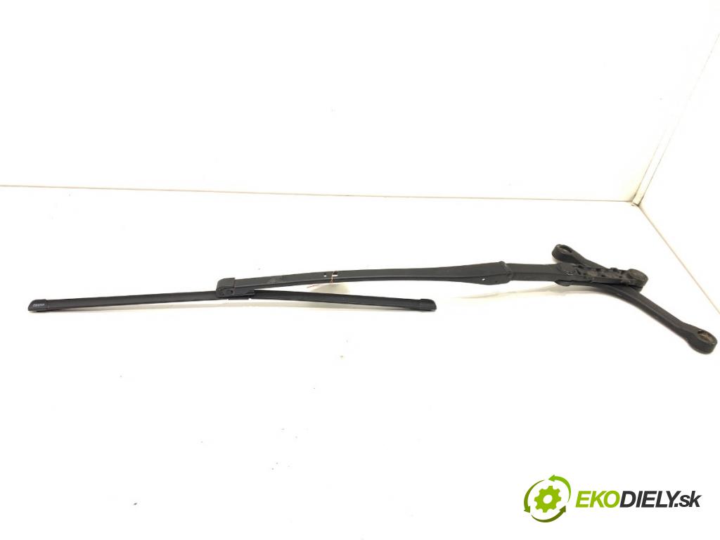 BMW E39 sedan 2001 125 kW 520 i 2171 ramena stěrače pravý přední část 