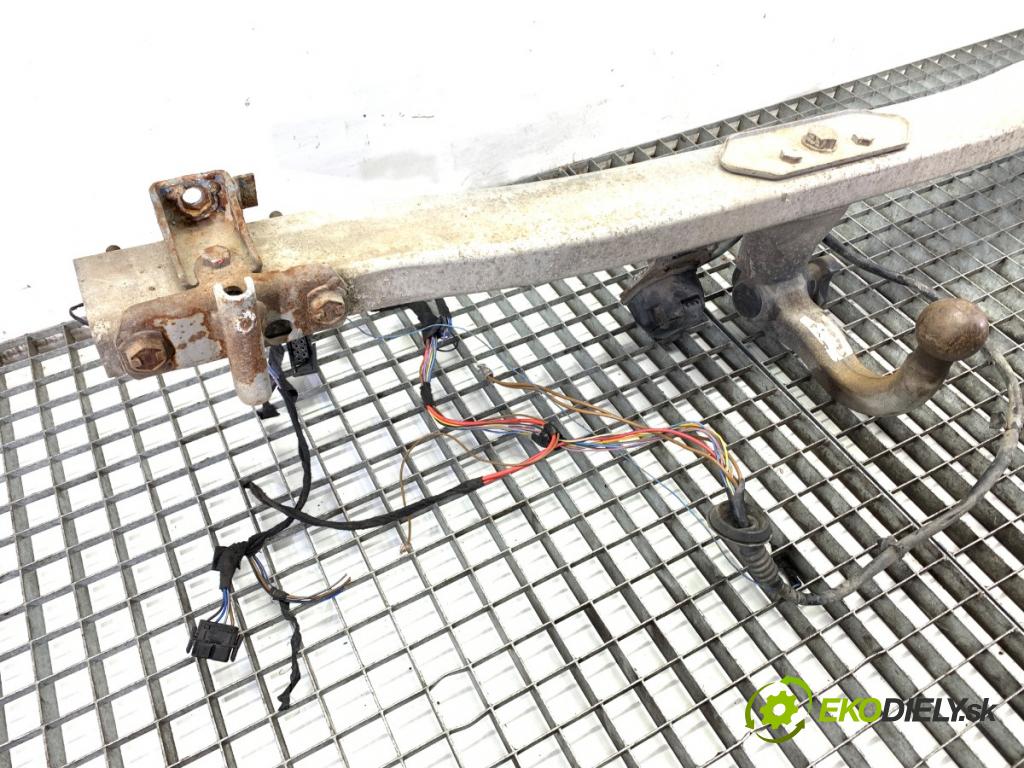 BMW E39 sedan 2001 125 kW 520 i 2171 Hák tažné zařízení  (Tažné zařízení)