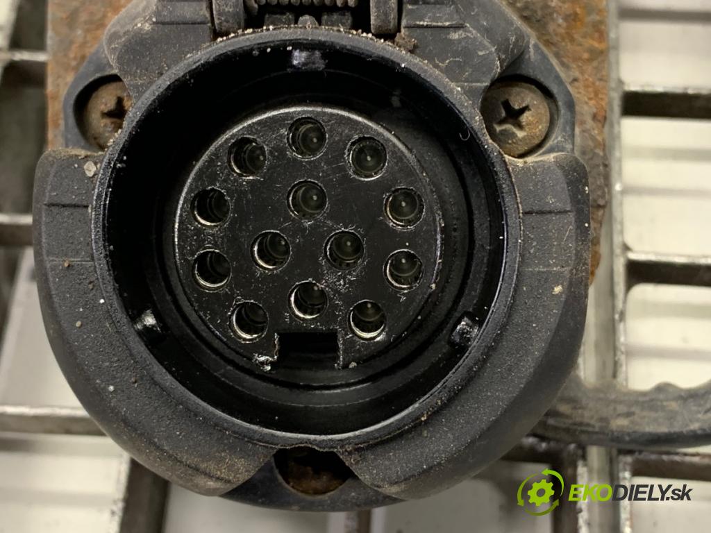 BMW E39 sedan 2001 125 kW 520 i 2171 Hák tažné zařízení  (Tažné zařízení)