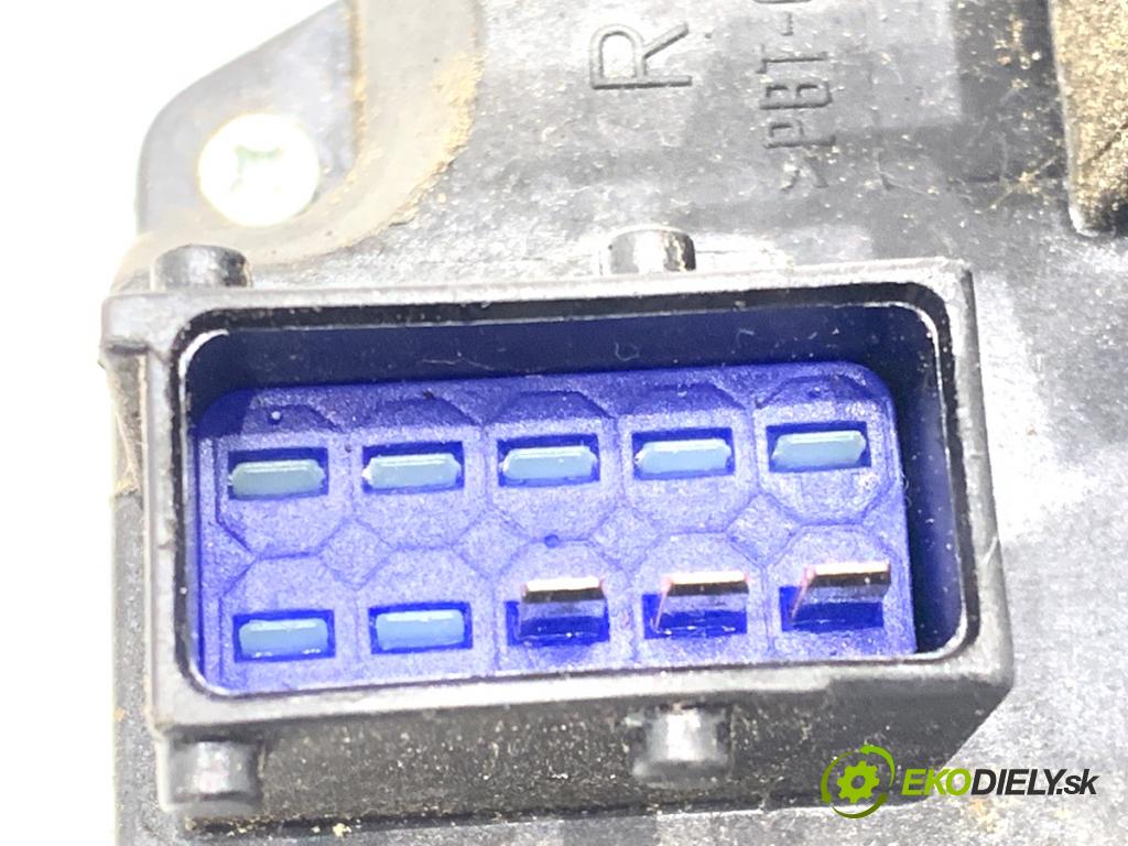 OPEL MERIVA A nadwozie wielkoprzestrzenne (MPV) 2004 92 kW 1.8 (E75) 1796 zámok dveře pravý přední část 13154792