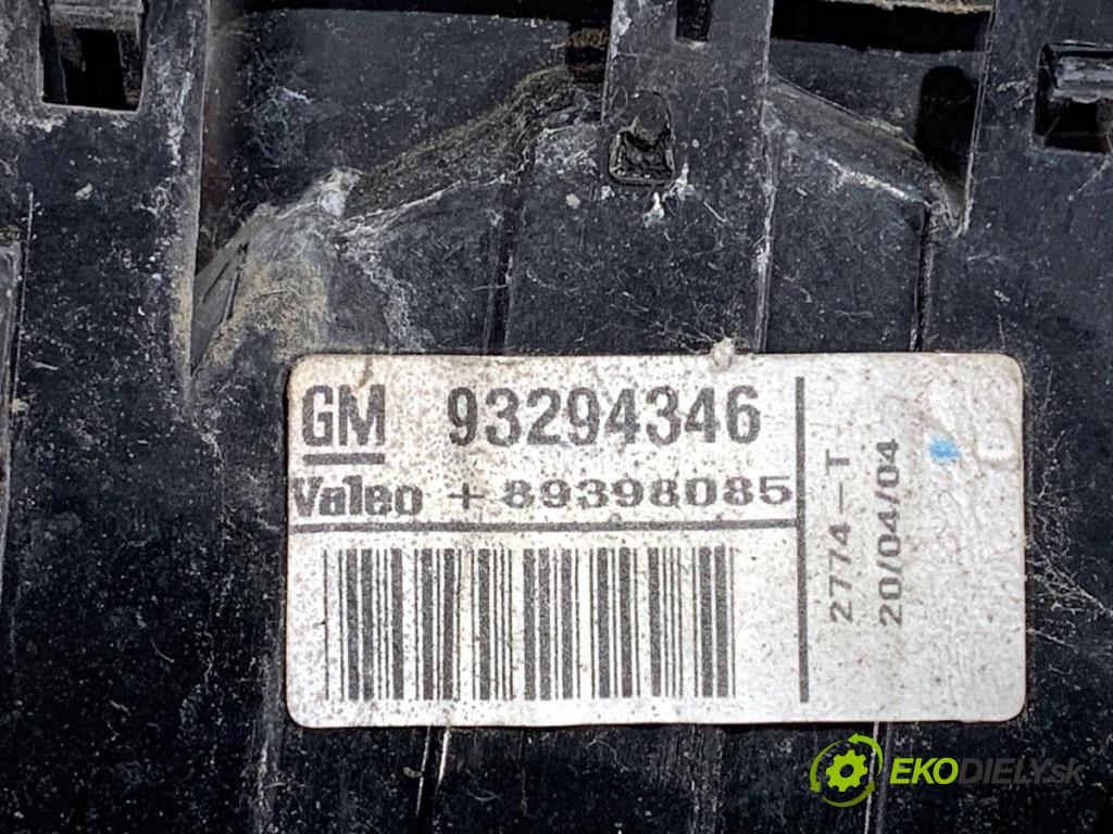 OPEL MERIVA A nadwozie wielkoprzestrzenne (MPV) 2004 92 kW 1.8 (E75) 1796 světlo pravý zadní část 93294346