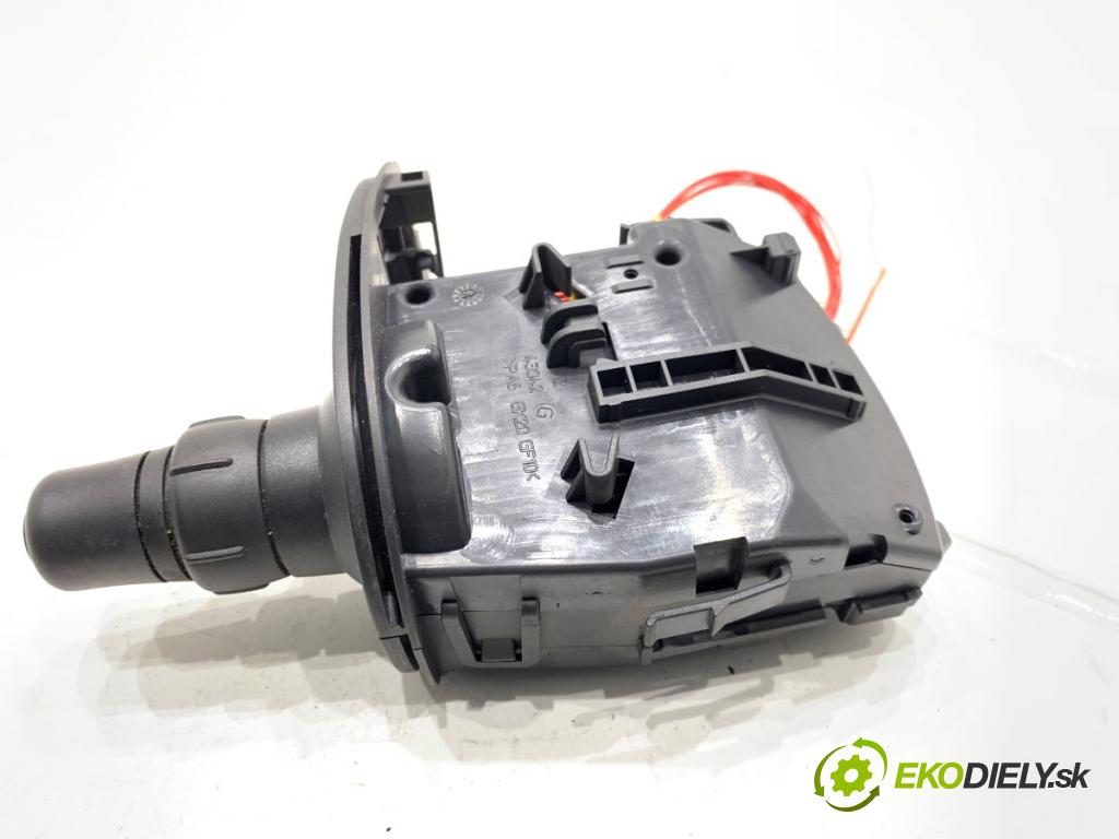 RENAULT KANGOO II nadwozie wielkoprzestrzenne (MPV) 2016 55 kW 1.5 dCi 75 (KW07, KW10, KW04) 1461 Prepínač smeroviek 88102001 (Prepínacie páčky pod volantom)