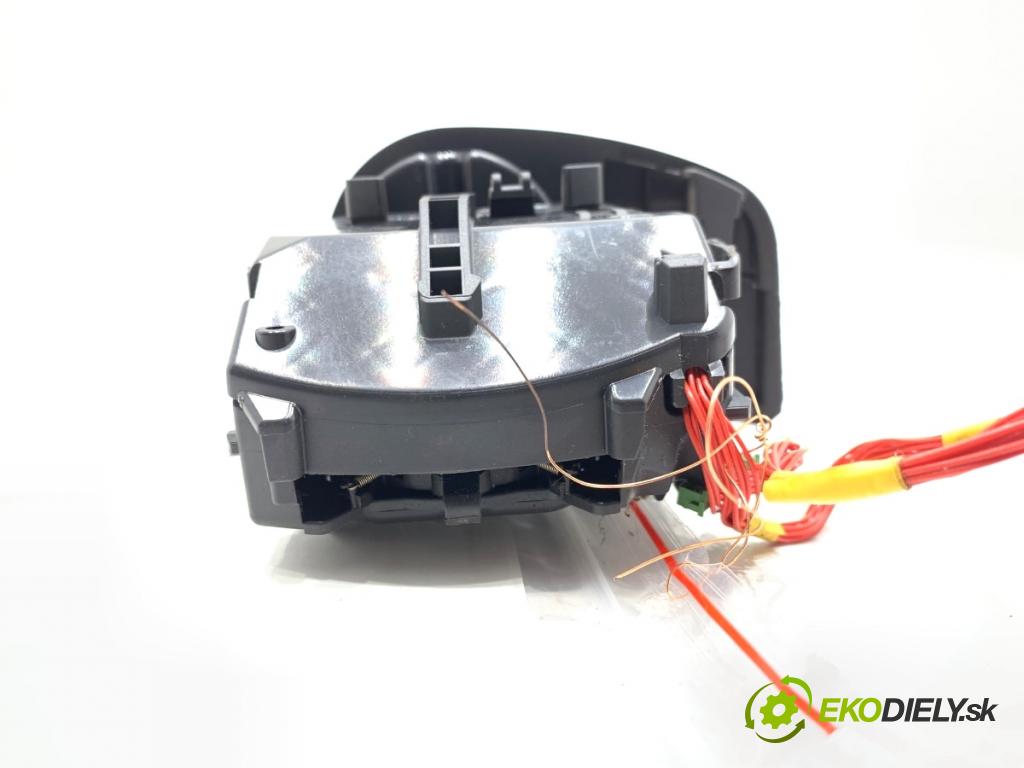 RENAULT KANGOO II nadwozie wielkoprzestrzenne (MPV) 2016 55 kW 1.5 dCi 75 (KW07, KW10, KW04) 1461 Prepínač smeroviek 88102001 (Prepínacie páčky pod volantom)