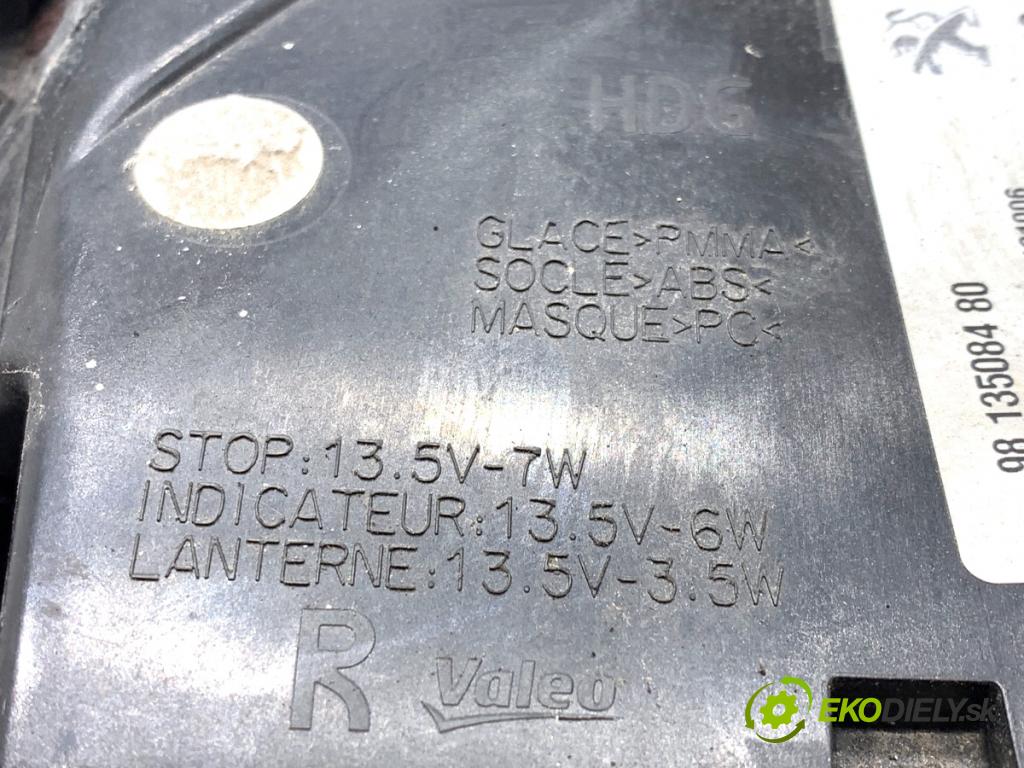 PEUGEOT 508 SW II Kombi 2019 96 kW 1.5 BlueHDi 130 1499 světlo pravý zadní část 9813508480