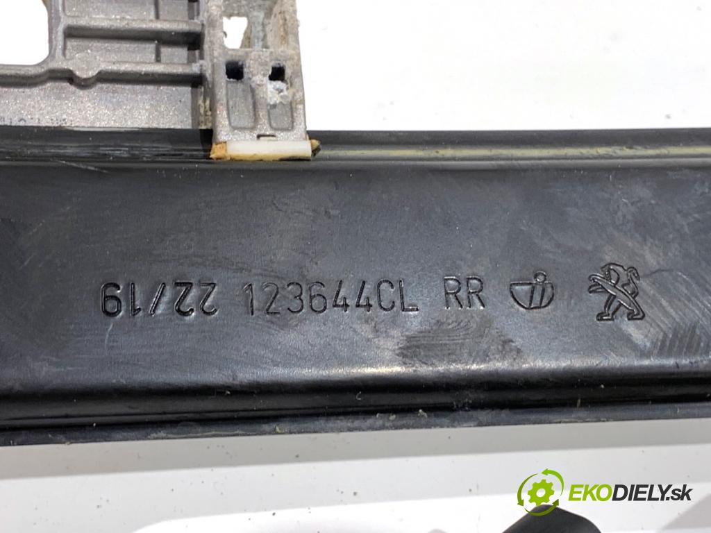 PEUGEOT 508 SW II Kombi 2019 96 kW 1.5 BlueHDi 130 1499 mechanismus okna levý zadní část 9827880880
