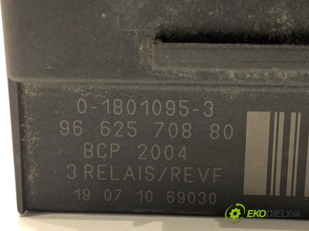 PEUGEOT 508 SW II Kombi 2019 96 kW 1.5 BlueHDi 130 1499 relé sviečok žhavenia 9662570880 (Relé)