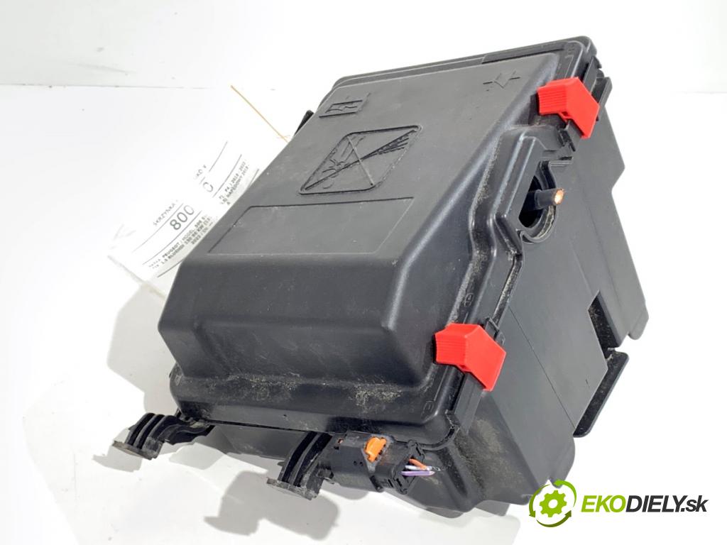 PEUGEOT 508 SW II Kombi 2019 96 kW 1.5 BlueHDi 130 1499 skříňka poistková 9678633380 9804848580 (Pojistková skříňka)