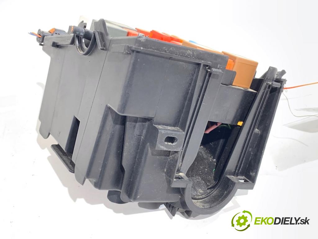 PEUGEOT 508 SW II Kombi 2019 96 kW 1.5 BlueHDi 130 1499 skříňka poistková 9678633380 9804848580 (Pojistková skříňka)