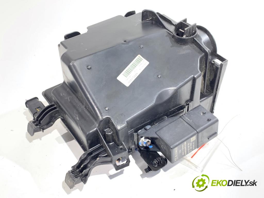 PEUGEOT 508 SW II Kombi 2019 96 kW 1.5 BlueHDi 130 1499 skříňka poistková 9678633380 9804848580 (Pojistková skříňka)