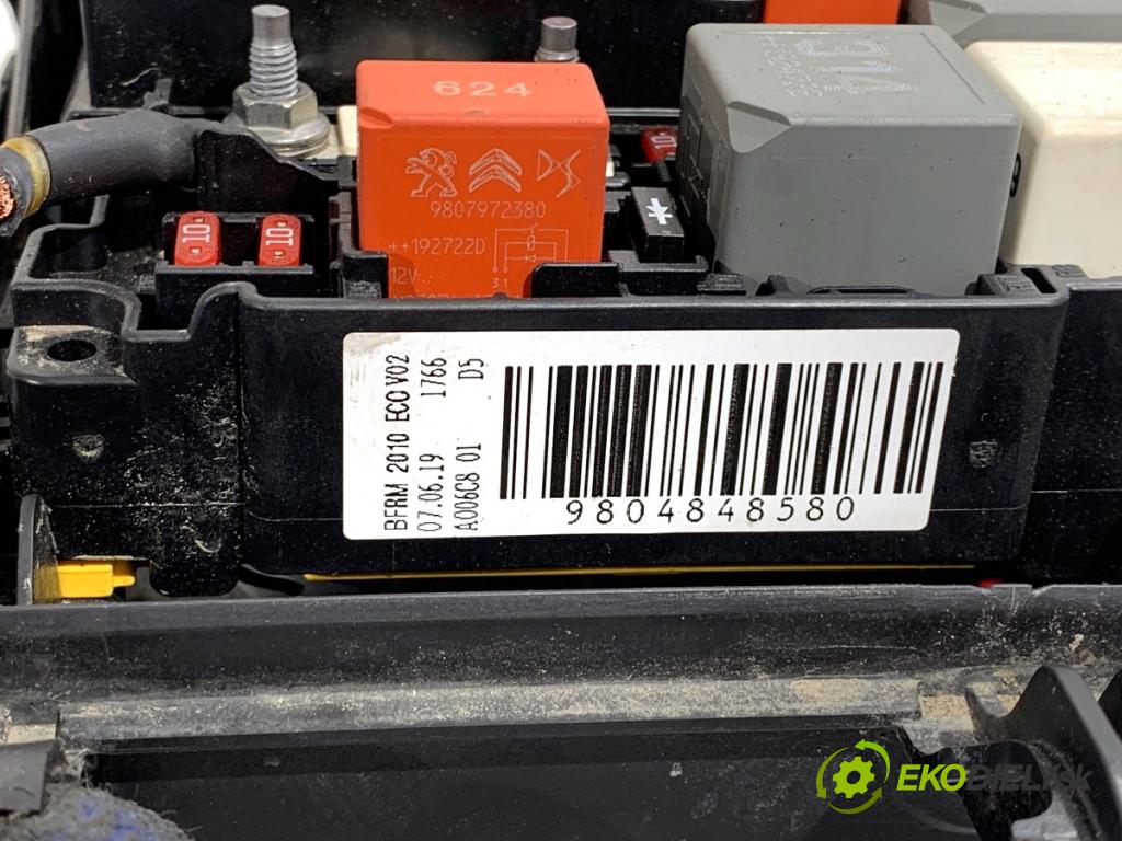 PEUGEOT 508 SW II Kombi 2019 96 kW 1.5 BlueHDi 130 1499 skříňka poistková 9678633380 9804848580 (Pojistková skříňka)